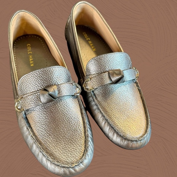 NWOT Cole Haan Women’s ‘Evelyn’ Bow Driver Loafer in “Pewter Metallic” Size 8.5 - Picture 7 of 16